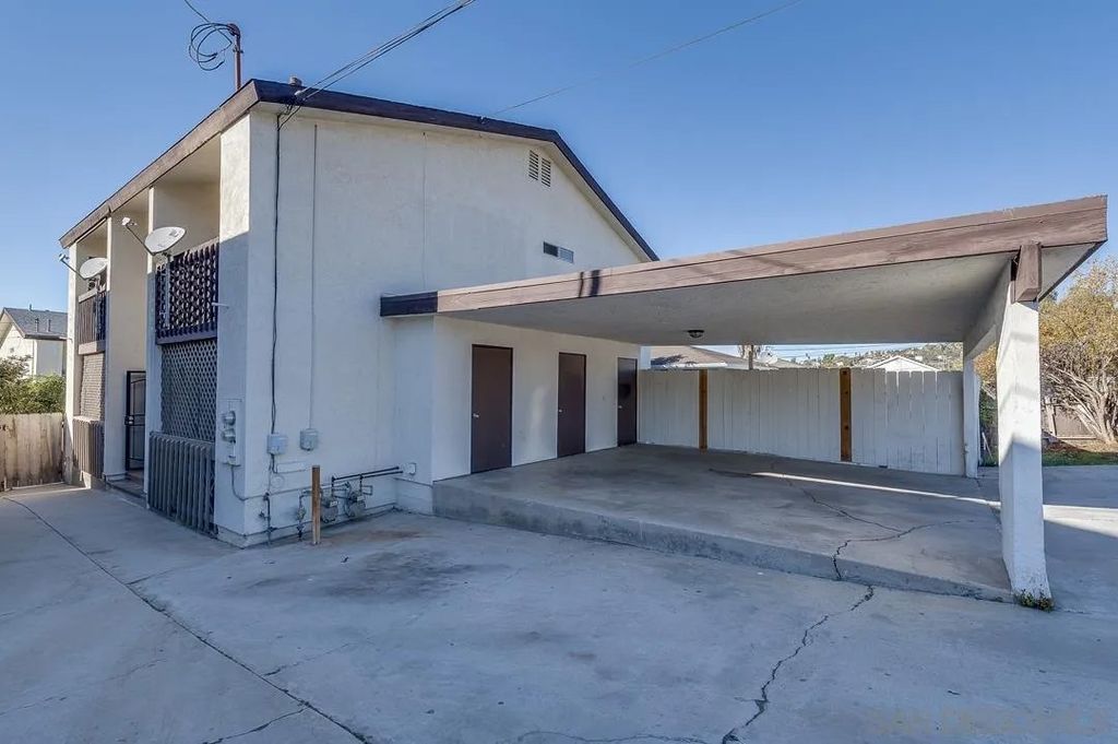 Photo of 948 Gillespie Dr, Spring Valley, CA 91977 (MLS # 250045839)