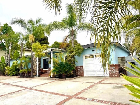 Photo of 1213 Vista Way, Oceanside, CA 92054 (MLS # NDP2606573)