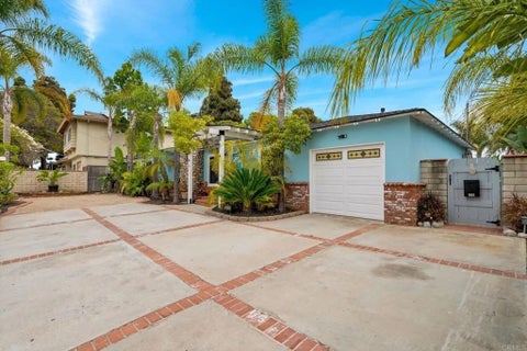 Photo of 1213 Vista Way, Oceanside, CA 92054 (MLS # NDP2606573)