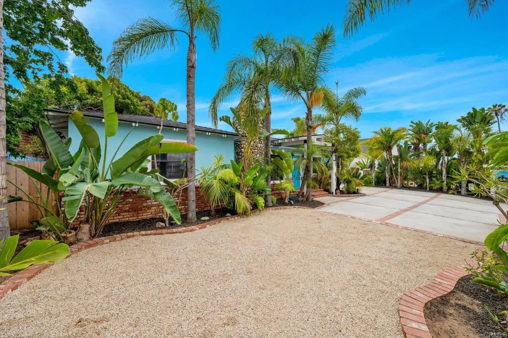 1213 Vista Way