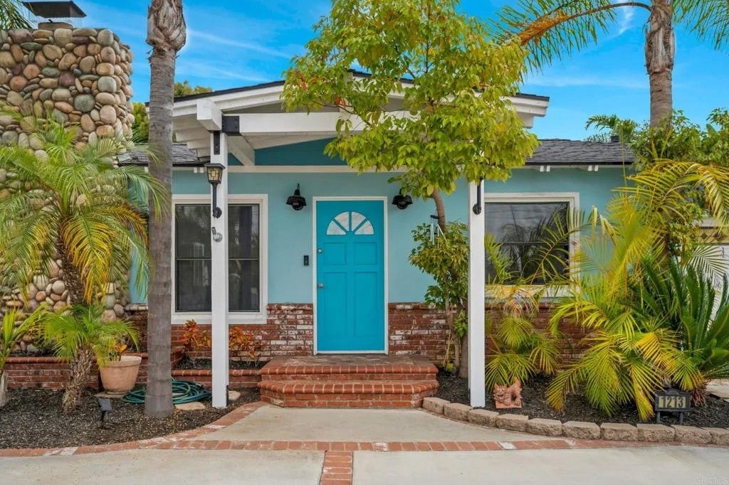 Photo of 1213 Vista Way, Oceanside, CA 92054 (MLS # NDP2606573)