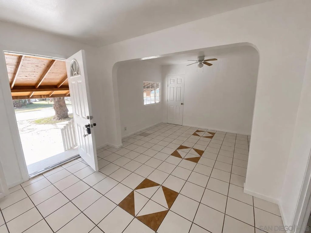 Photo of 950 E Washington Ave, Escondido, CA 92025 (MLS # 260014730)