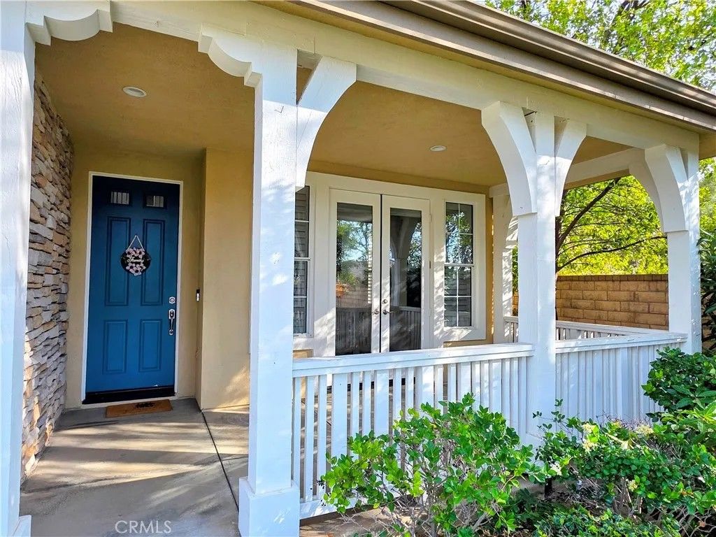 Photo of 21922 Crestline Trl, Saugus, CA 91390 (MLS # SR26086102)