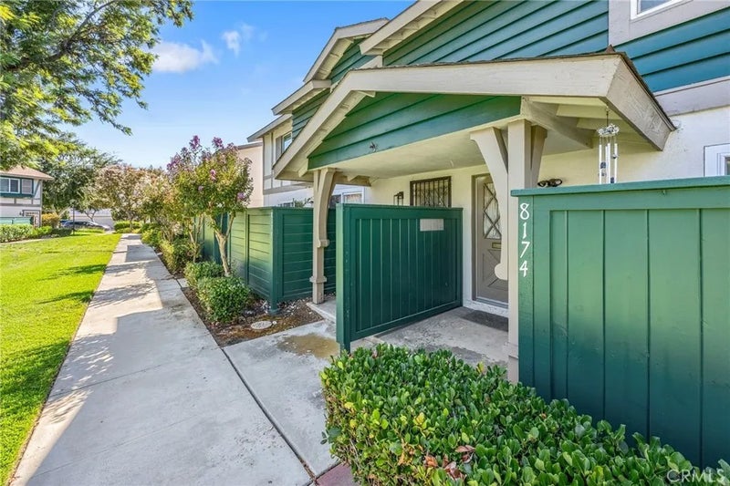 8174 Glengarry Green