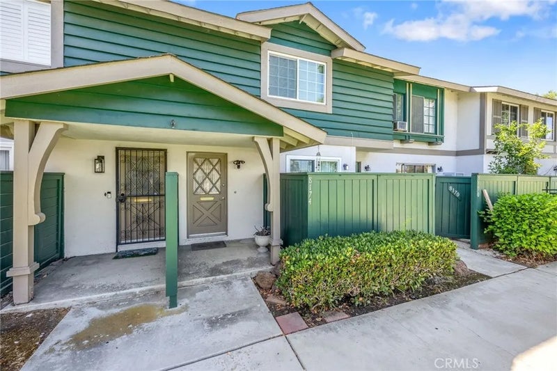 8174 Glengarry Green