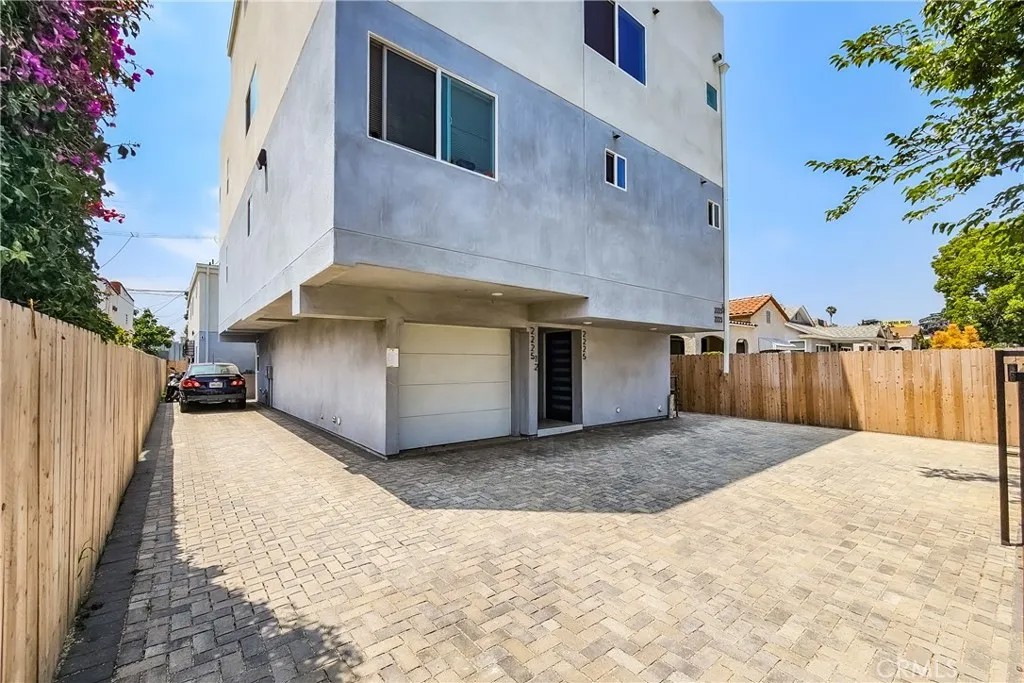2223 S Highland Avenue