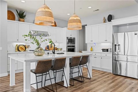 Tiny photo for 20825 Red Sky Ct, Saugus, CA 91350 (MLS # SR25238561)