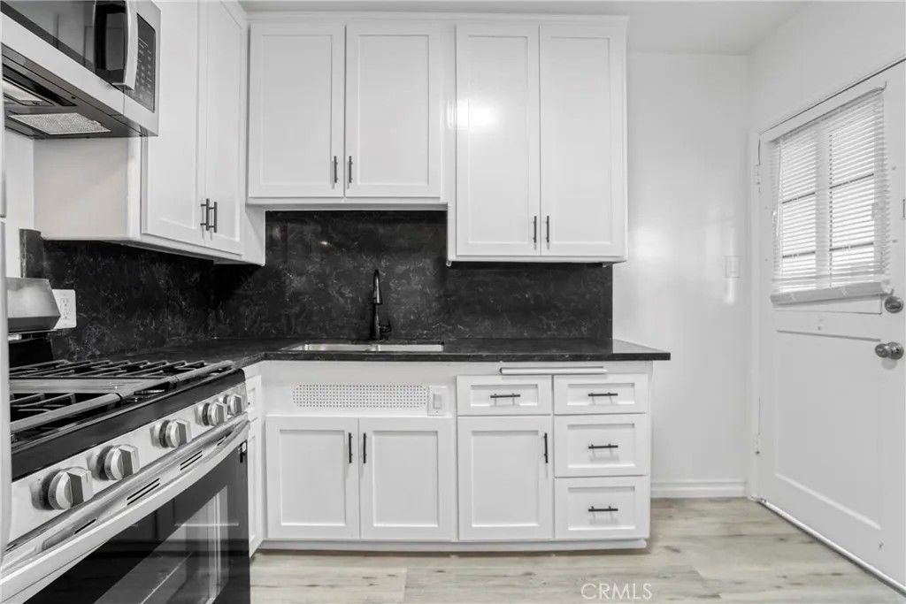 Photo of 10620 Holman Ave #4, Los Angeles, CA 90024 (MLS # SB26049123)