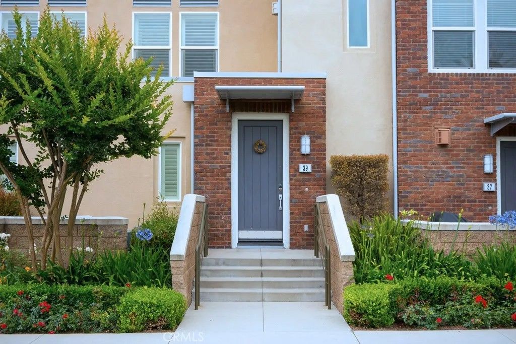 Photo of 39 Brownstone Way, Aliso Viejo, CA 92656 (MLS # OC26110428)