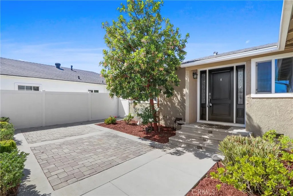 1015 E Elm Street
