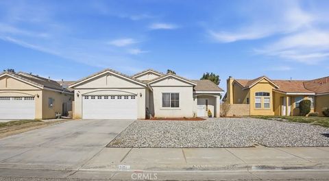 Photo of 751 Pino Avenue, Lancaster, CA 93535 (MLS # SR26028314)