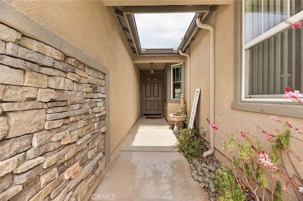 29428 Lake Hills