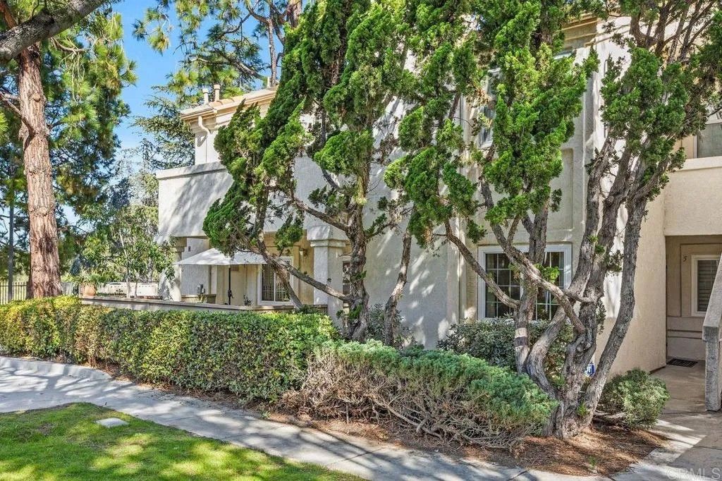 Photo of 1050 La Tortuga Drive #5, Vista, CA 92081 (MLS # NDP2510676)