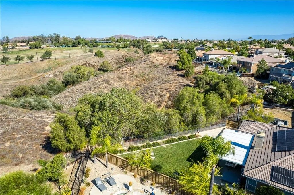 Photo of 38653 Falkirk Drive, Murrieta, CA 92563 (MLS # SW25225840)