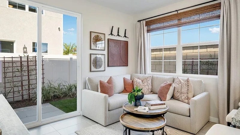 2666 E Lincoln Paseo