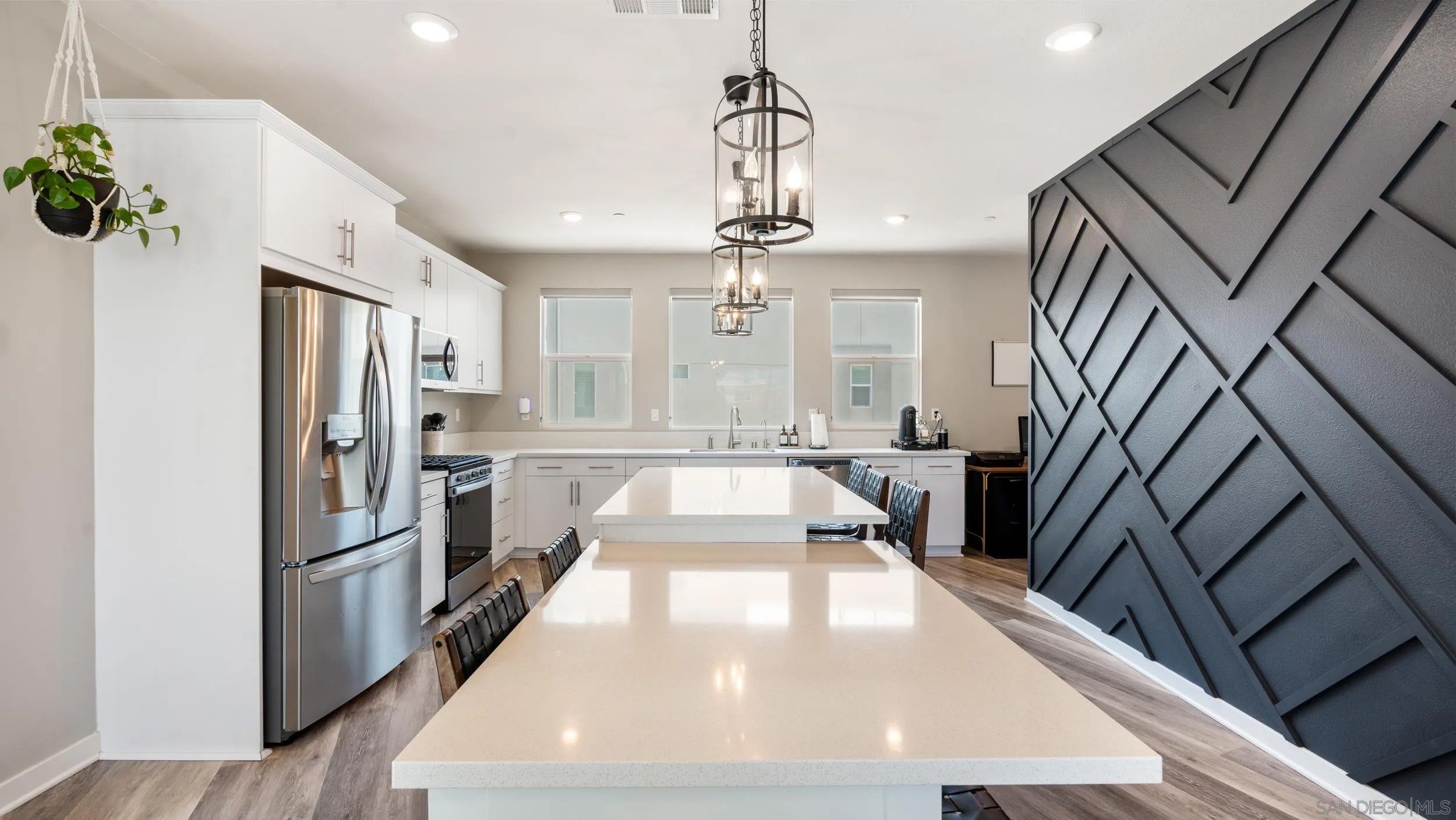 2025 Aquarius St