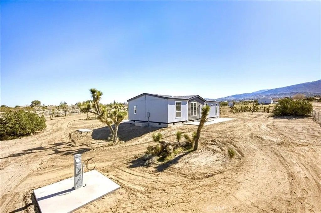 Photo of 11475 Descanso Road, Pinon Hills, CA 92372 (MLS # TR26038377)
