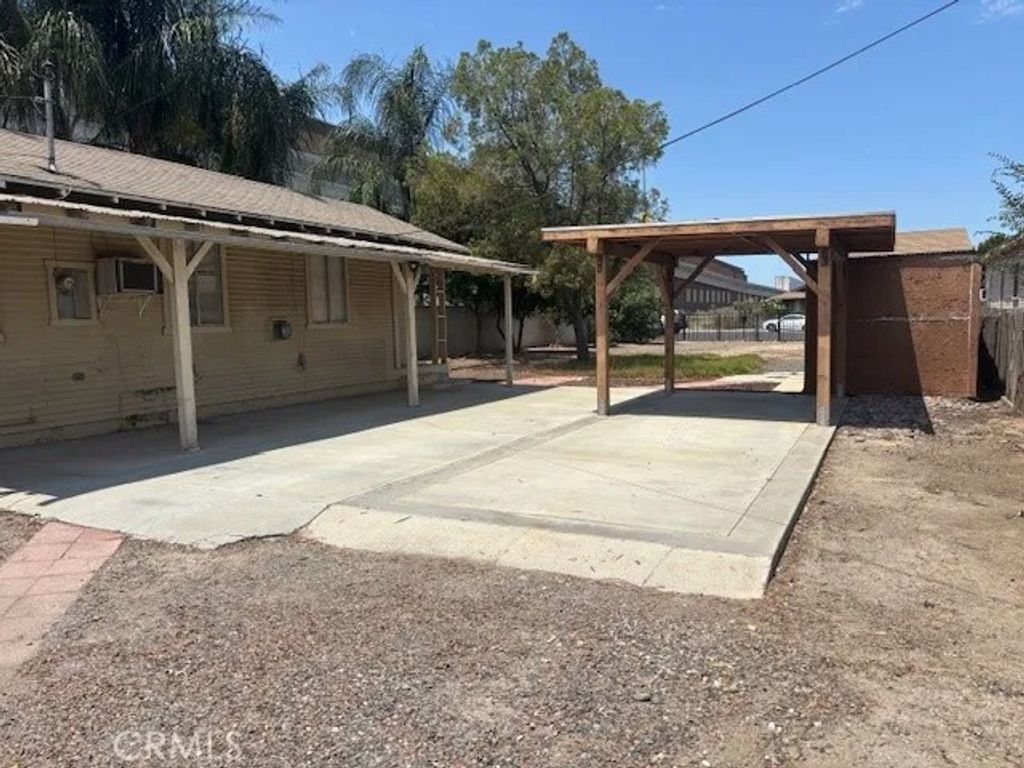 Photo of 111 N Victoria Avenue, Corona, CA 92879 (MLS # IG25053368)