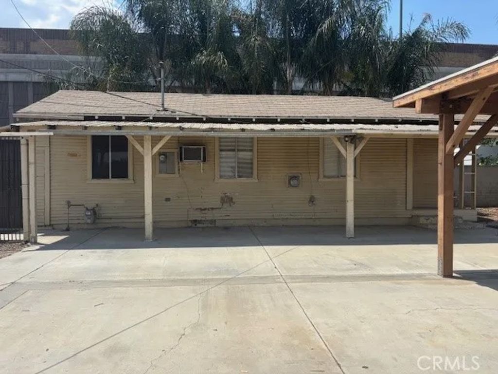 Photo of 111 N Victoria Avenue, Corona, CA 92879 (MLS # IG25053368)