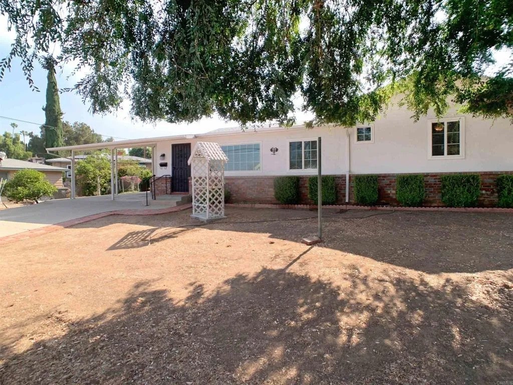 9161 Emerald Grove Avenue