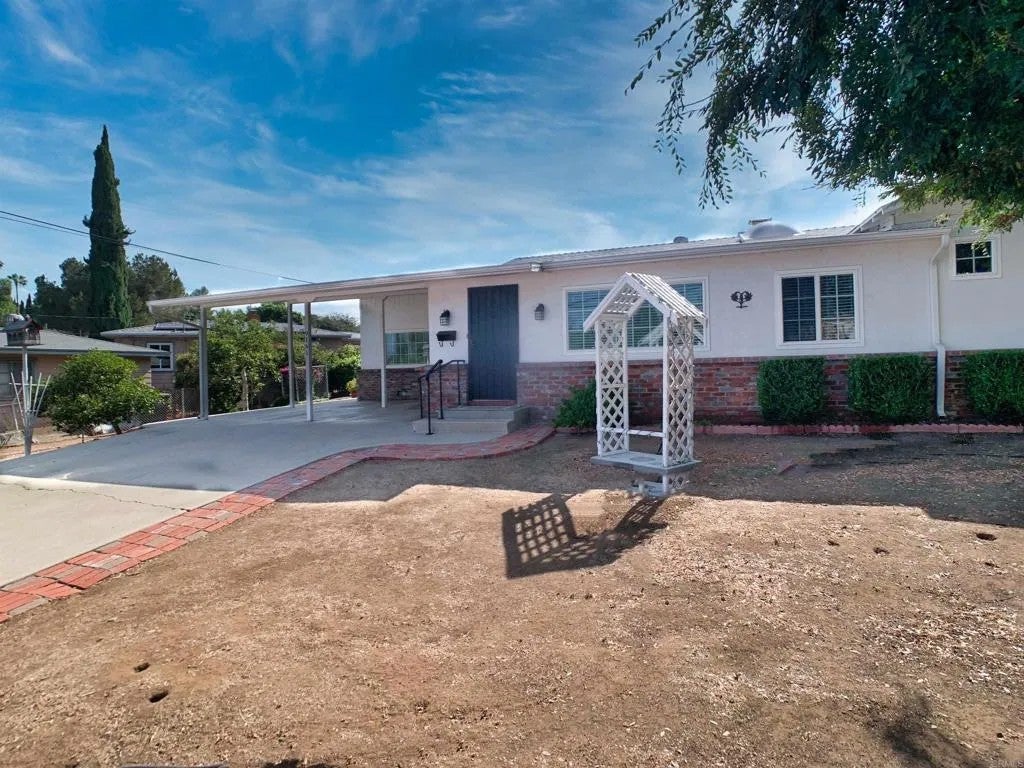 9161 Emerald Grove Avenue