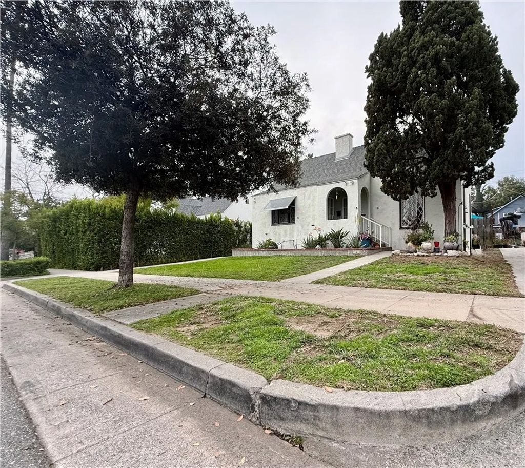 Photo of 79 N Berkeley Ave, Pasadena, CA 91107 (MLS # SR26014188)