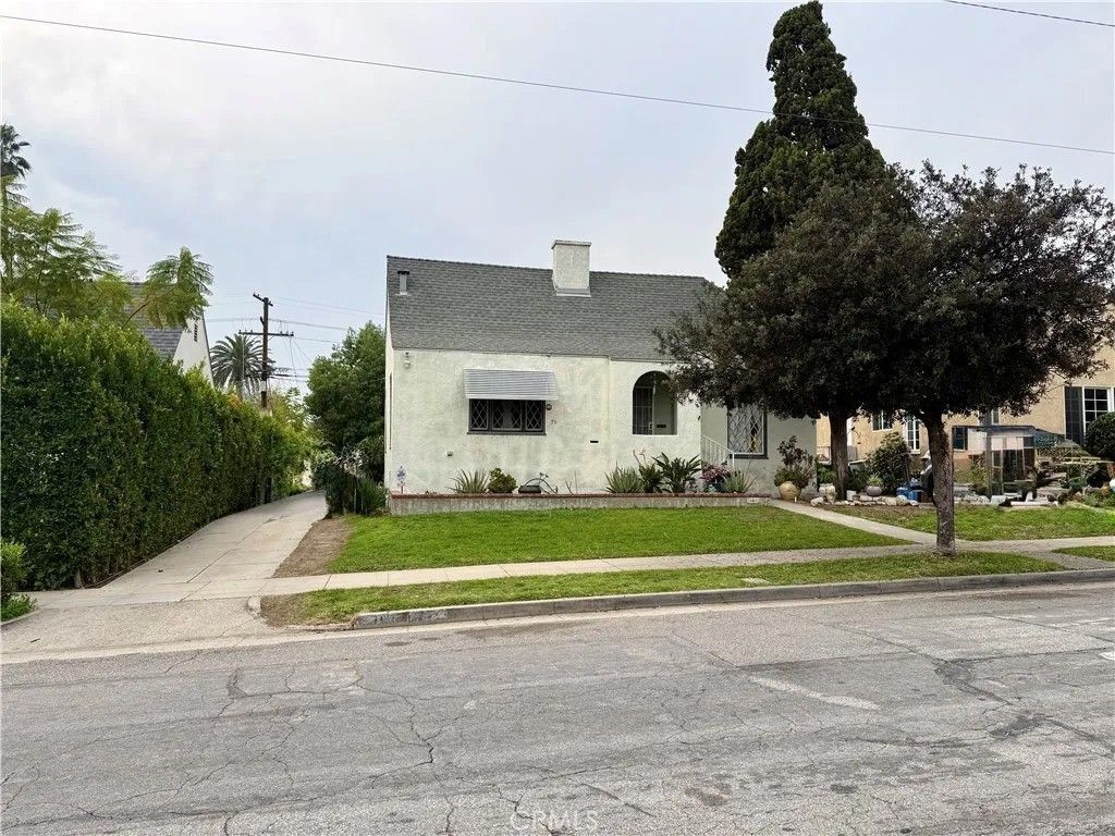 Photo of 79 N Berkeley Ave, Pasadena, CA 91107 (MLS # SR26014188)
