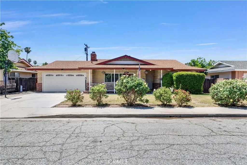Photo of 651 Buena Vista Parkway, Hemet, CA 92543 (MLS # CV26106580)