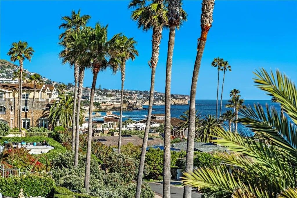 Photo of 51 Blue Lagoon, Laguna Beach, CA 92651 (MLS # LG26070374)