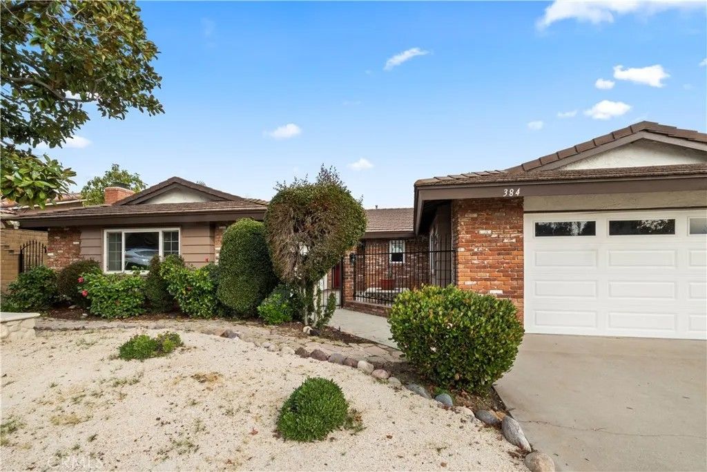 Photo of 384 Andover Dr, Claremont, CA 91711 (MLS # CV25256276)