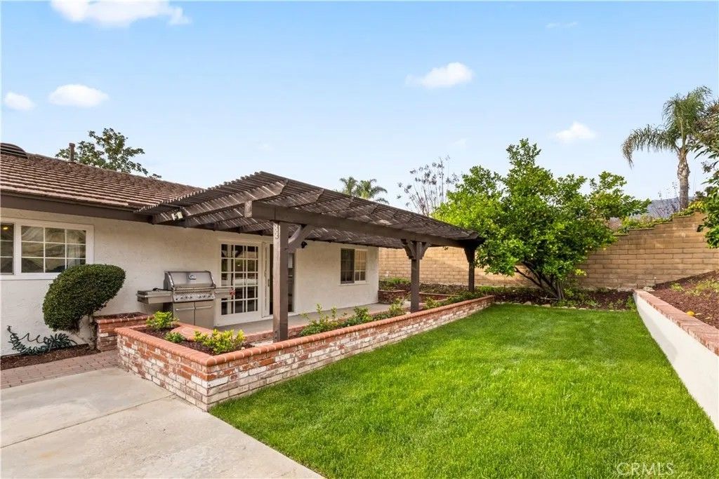 Photo of 384 Andover Dr, Claremont, CA 91711 (MLS # CV25256276)