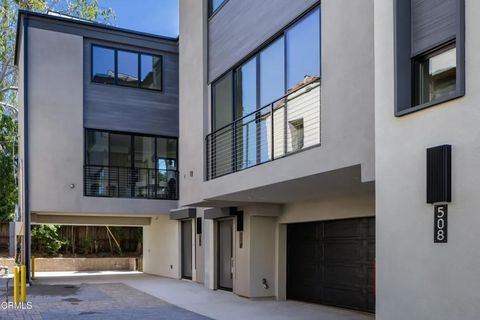 Photo of 510 N Sycamore Avenue, Los Angeles, CA 90036 (MLS # P1-26388)