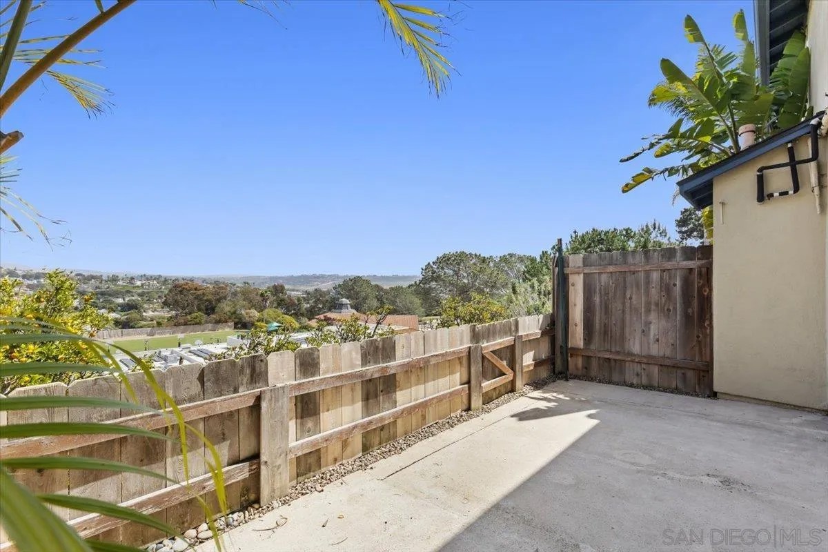 638 E Solana Cir