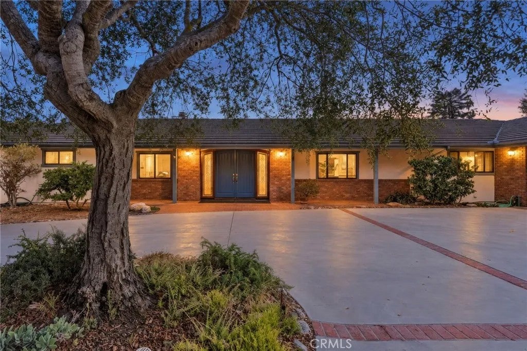 Photo of 4911 San Jacinto Circle, Fallbrook, CA 92028 (MLS # SW26199846)