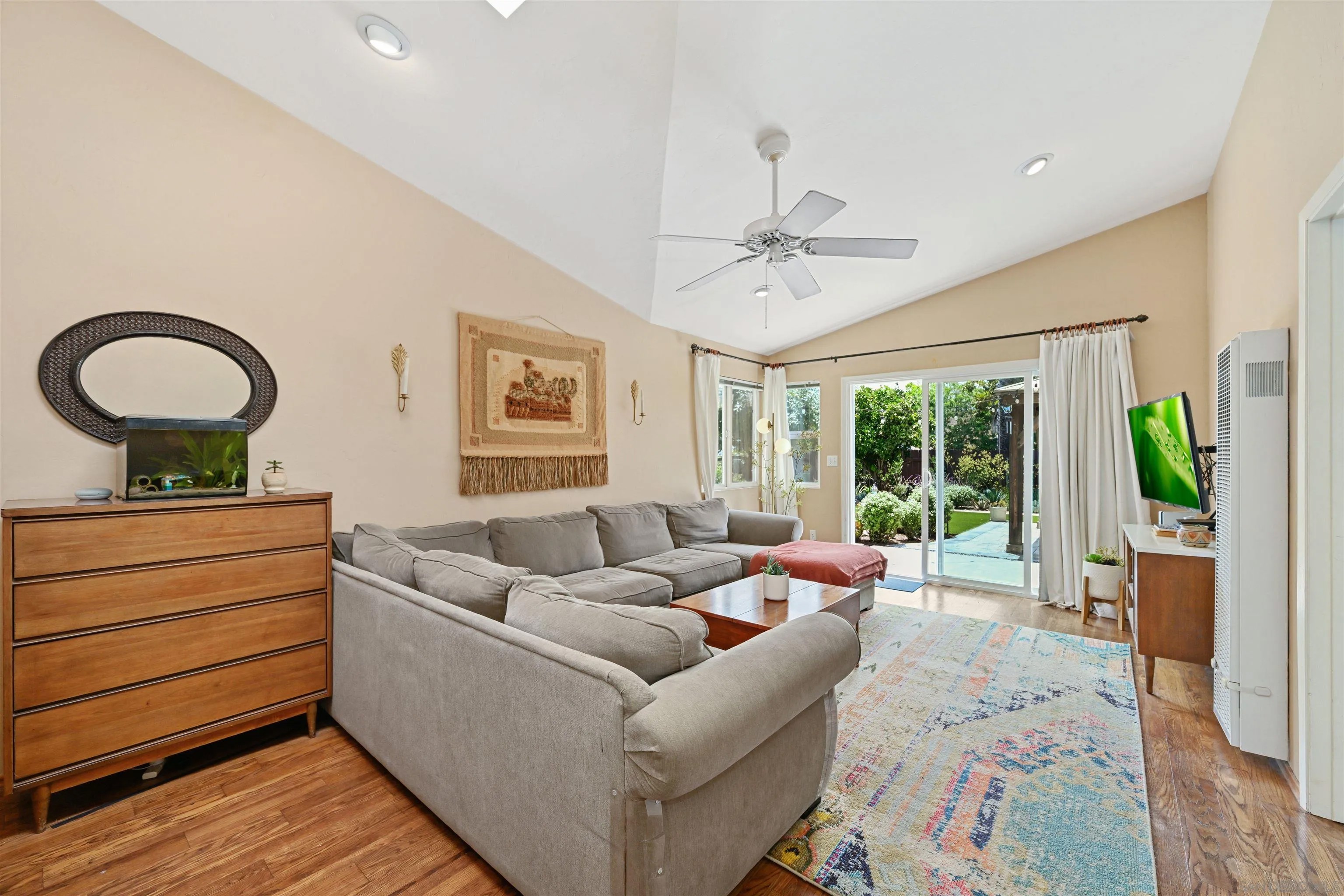 3262 Apache Ave