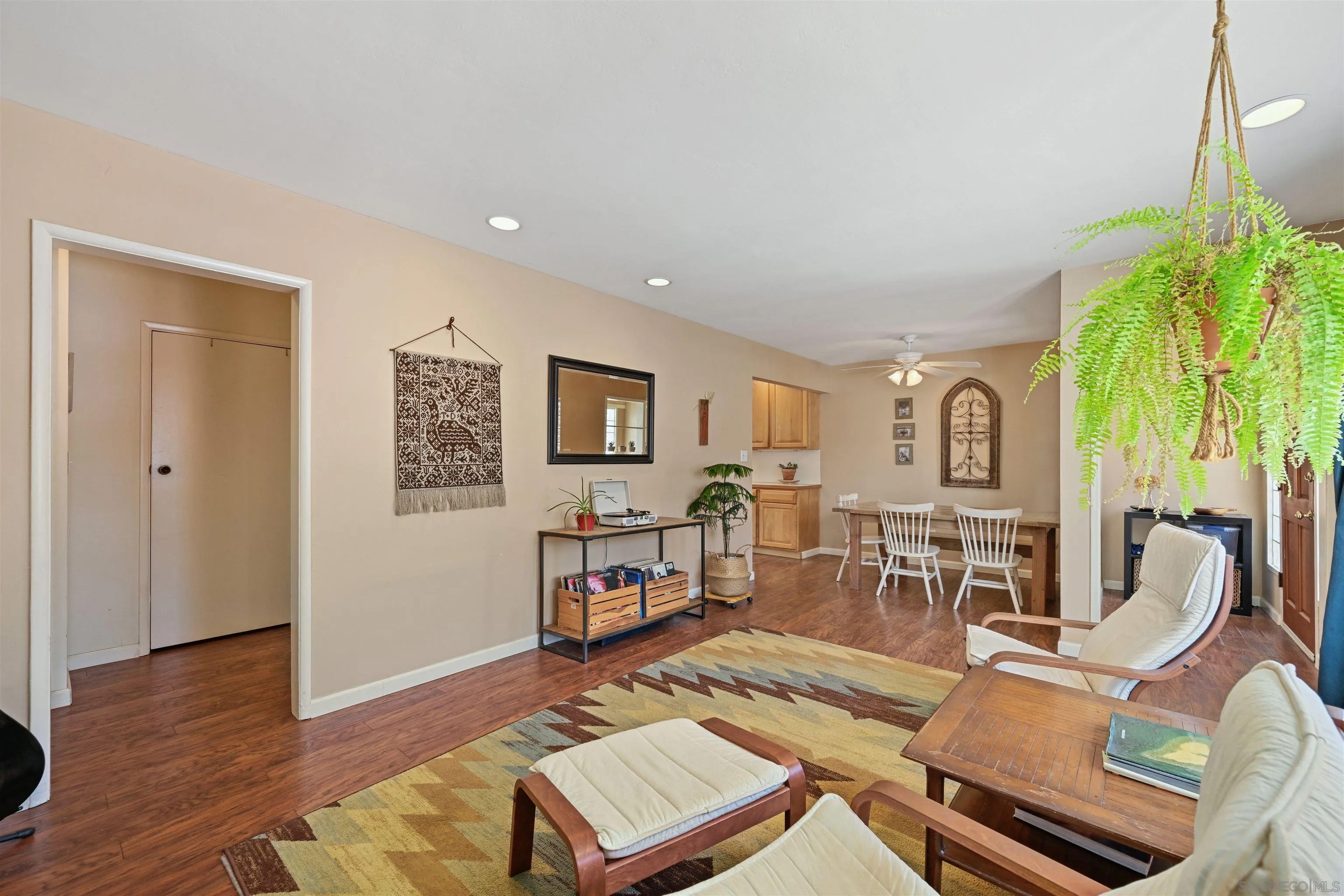 3262 Apache Ave