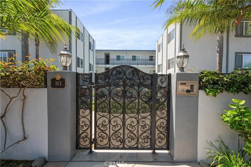 Photo of 163 paseo de la concha #4, Redondo Beach, CA 90277 (MLS # SB26075766)