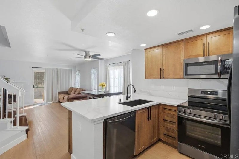 2120 Kings View Circle