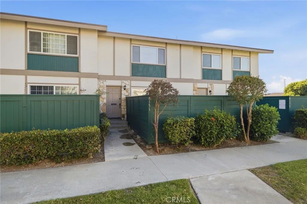 8151 Hunter Green