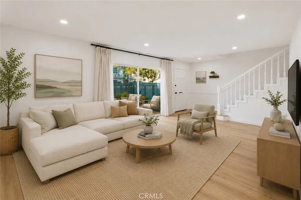 8151 Hunter Green