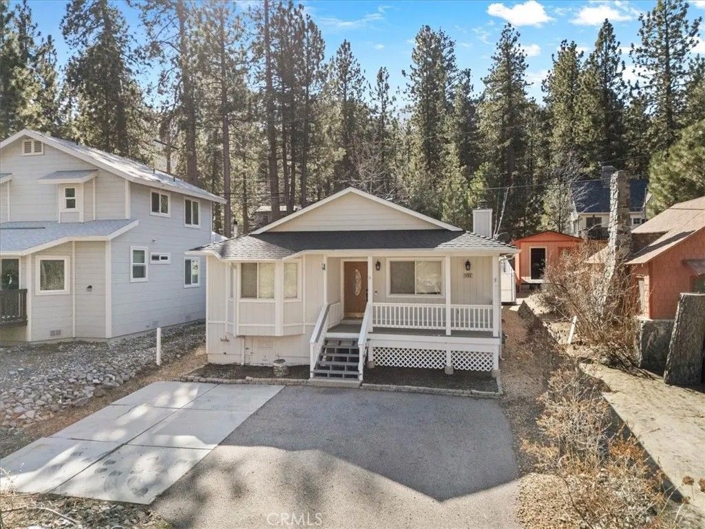 Photo of 1489 Irene St, Wrightwood, CA 92397 (MLS # CV26025926)