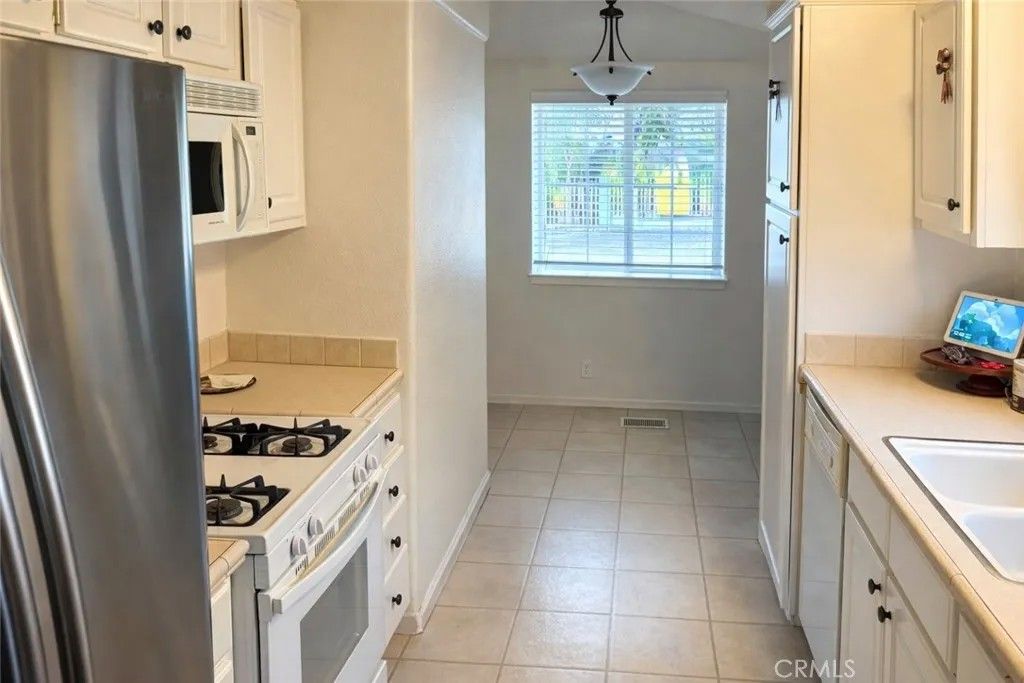 Photo of 32901 Crescent Avenue, Lake Elsinore, CA 92530 (MLS # TR25258382)