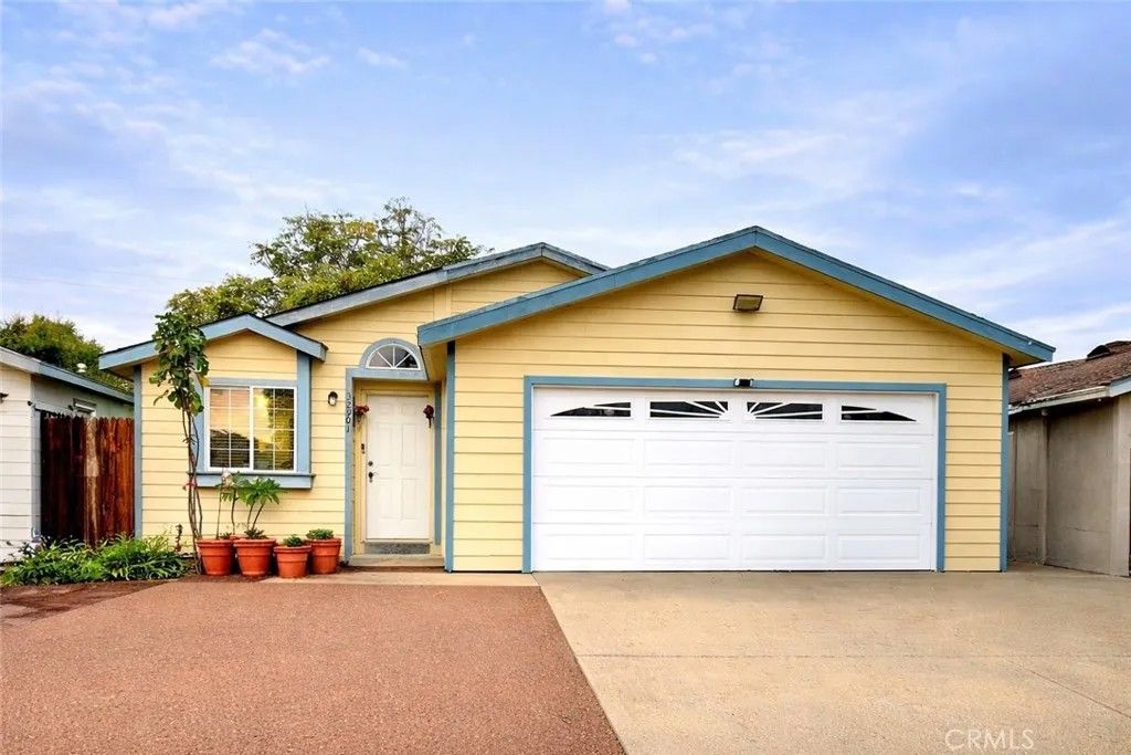 Photo of 32901 Crescent Avenue, Lake Elsinore, CA 92530 (MLS # TR25258382)