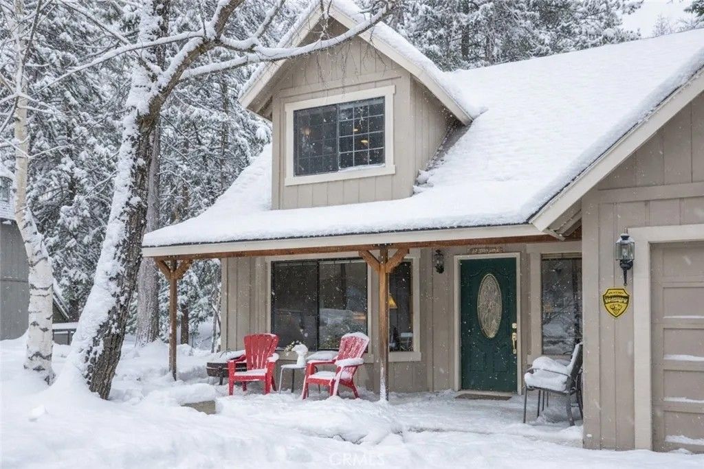 Photo of 414 Pioneer Rd, Lake Arrowhead, CA 92352 (MLS # IG26031410)