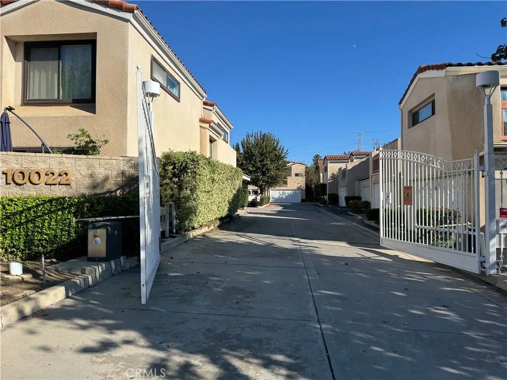 Photo of 10022 Reseda Boulevard #4, Northridge, CA 91324 (MLS # SR25281846)