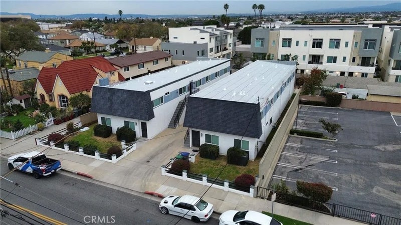 1423 W 158th