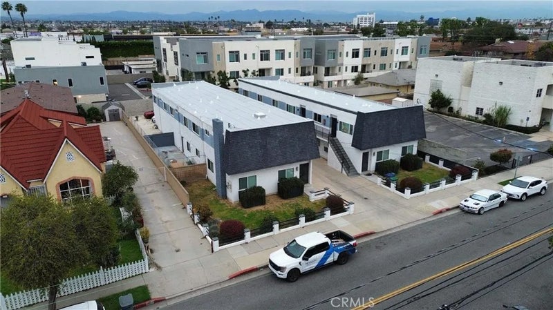 1423 W 158th