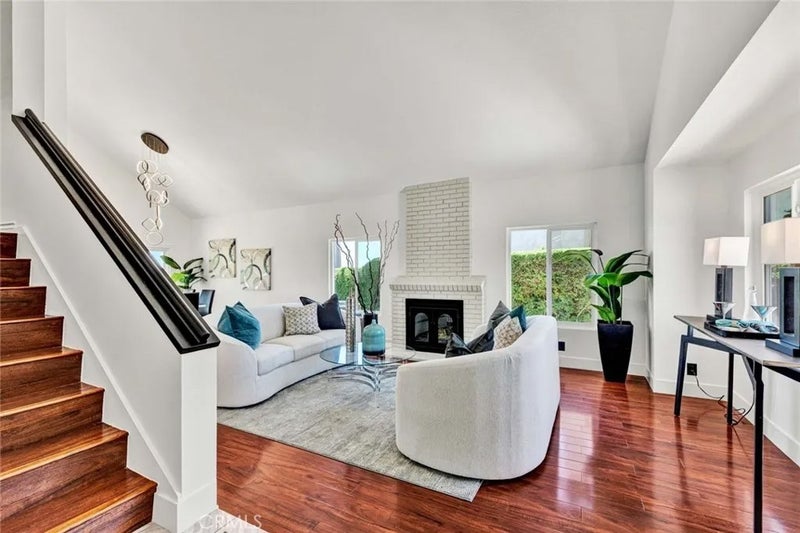 6322 E West View