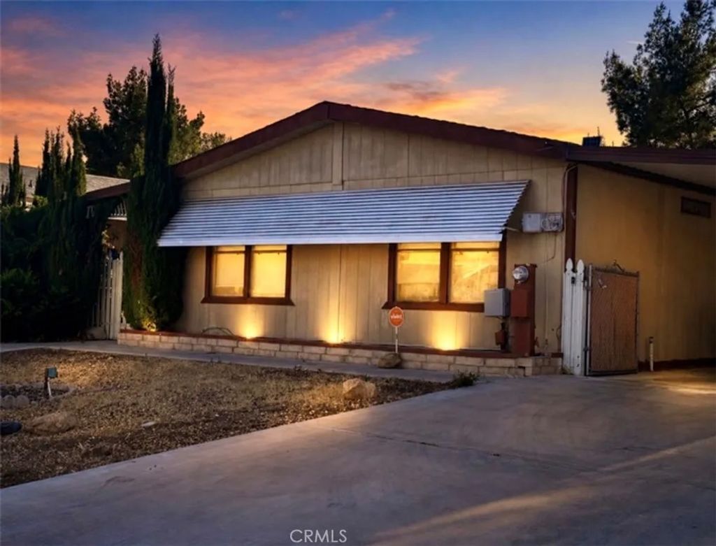 Photo of 13874 Tam O Shanter Dr, Victorville, CA 92395 (MLS # HD26089663)