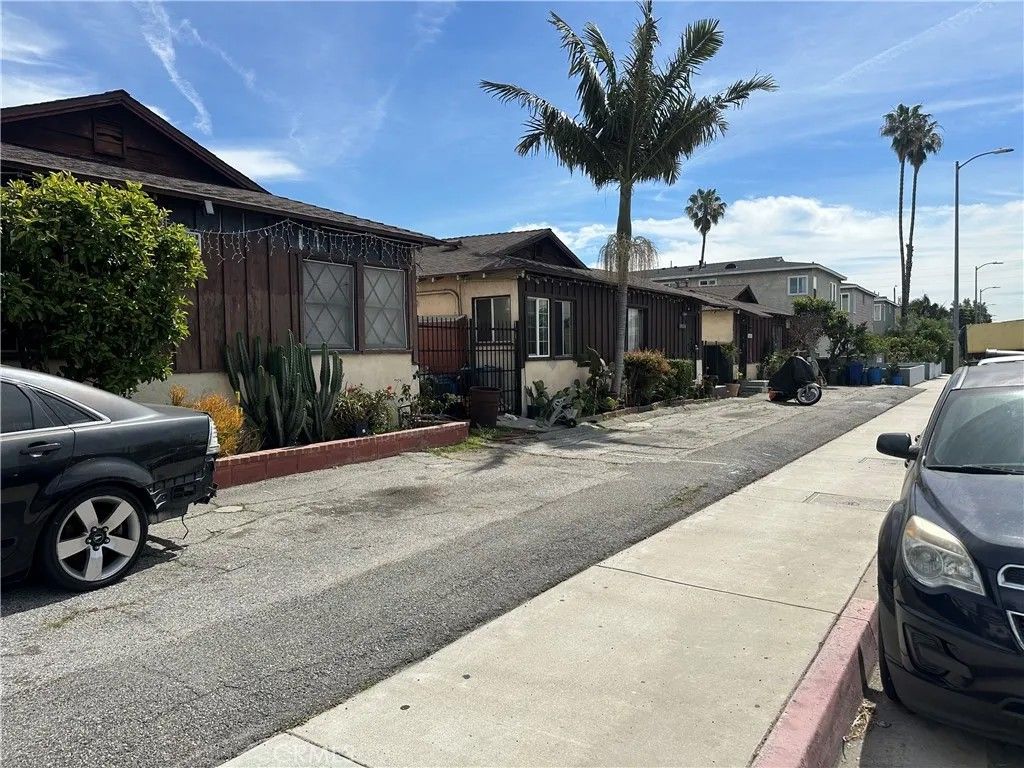 Photo of 20600 S Western Ave, Torrance, CA 90501 (MLS # SB26069469)